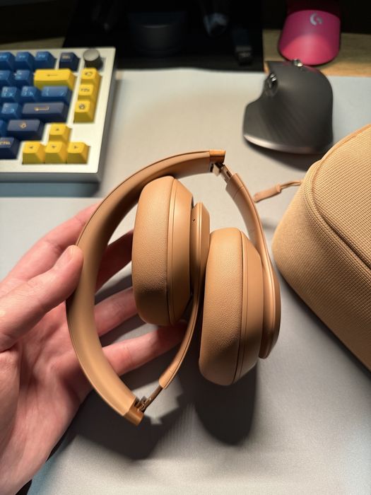 Beats studio pro x kim cream