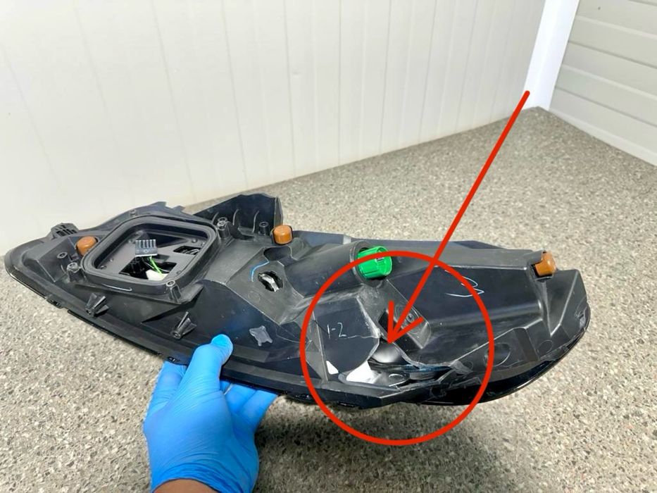 Far Jeep Cherokee