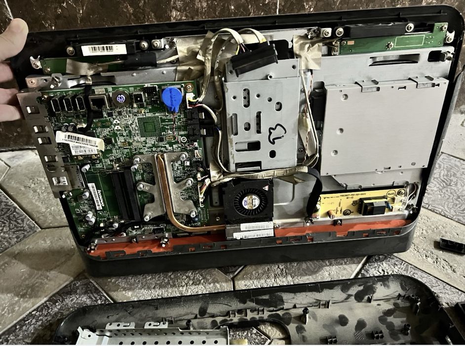 Моноблог Lenovo. нужно показать мастеру