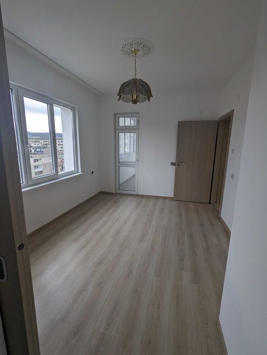 Дава се под наем Тристаен апартамент в Стара Загора, Център - 86 кв.м за 306 € - Снимка #1