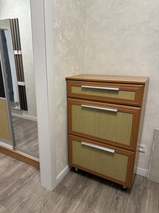 Продам шкаф купэ и обувницу