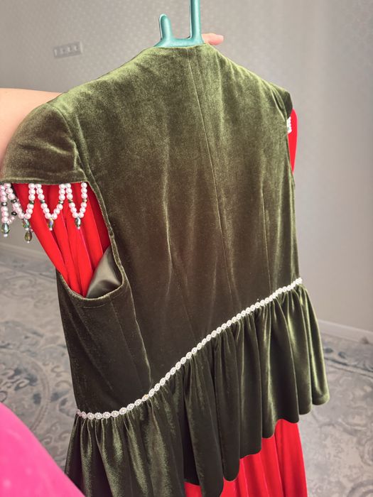 Шапан и Платье.