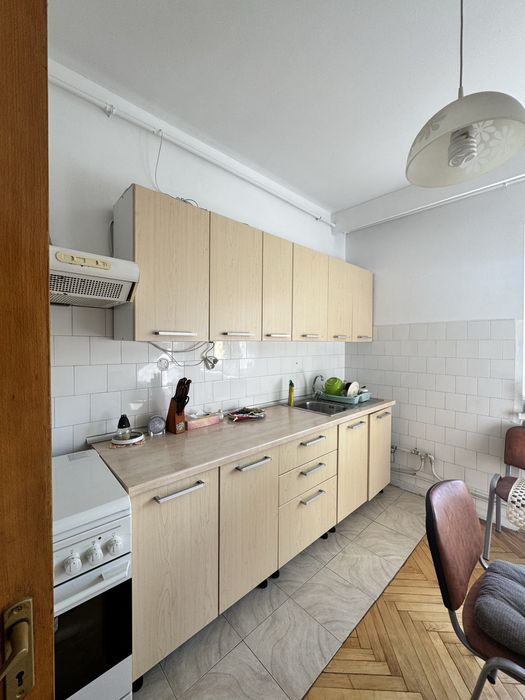 Apartament 4 camere de inchiriat