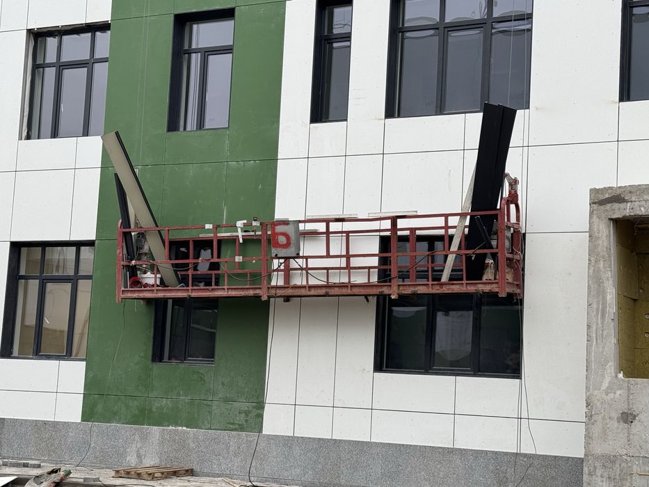 Фасадный подъемник (люлька)