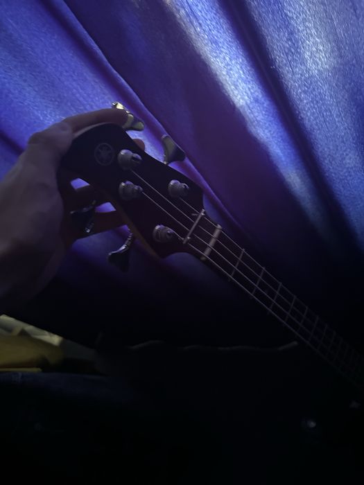 Продам Бас гитару YAMAHA