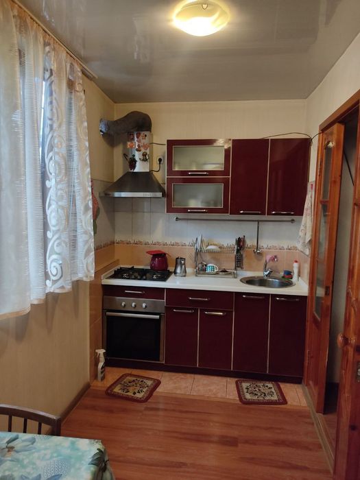 Юнусабад -8 2х комнатная квартира с обстан. переделанная в 3х. СЕТОР