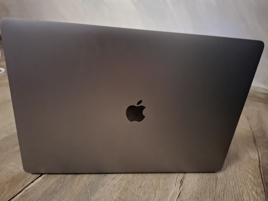Macbook 2019 i9 impecabil