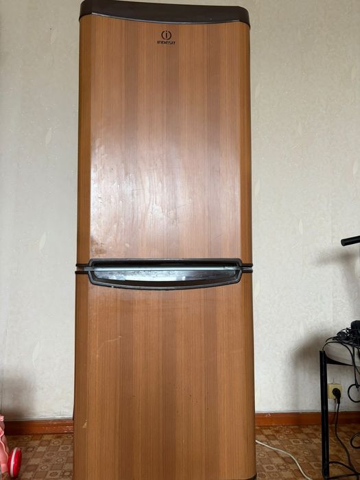 Холодильник Indesit