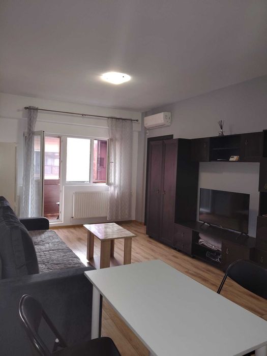 inchiriez apartament 44 mp