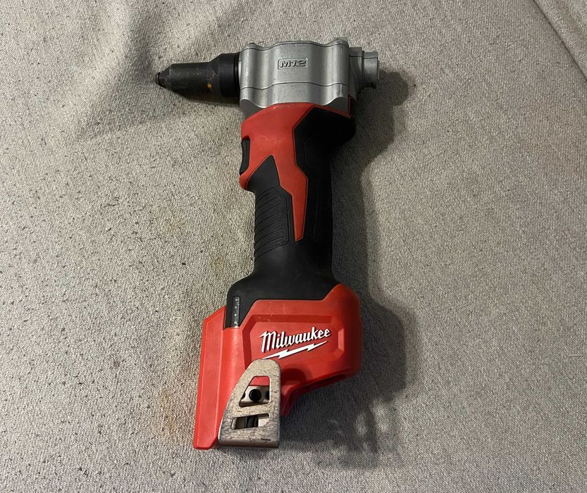 Milwaukee M12 BPRT pistol nituit profesional 12V corp