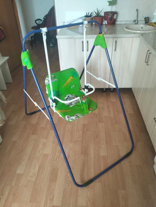 Продам детскую  качелю