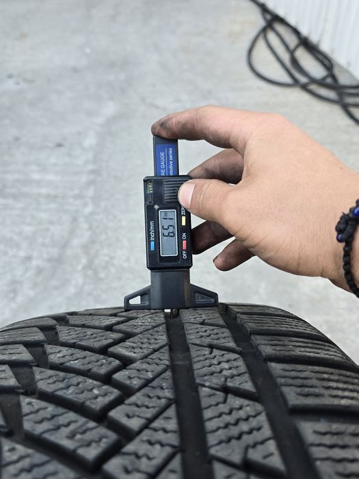 2 Броя 235/45/18 Continental 2x6,5mm