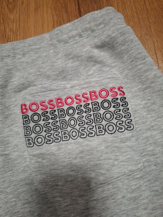 BOSS мъжки панталонки M размер.