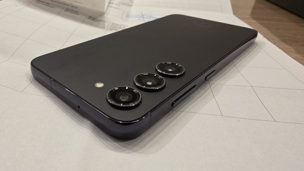 Samsung Galaxy S23 256GB в гаранция