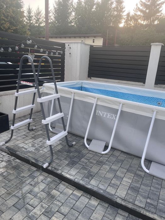 Vând piscina exterioara