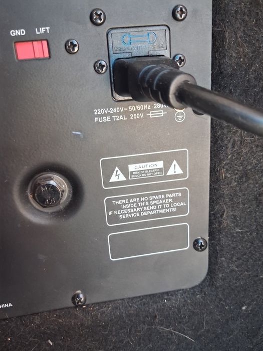 Vând bas activ 1200W difuzor de 18