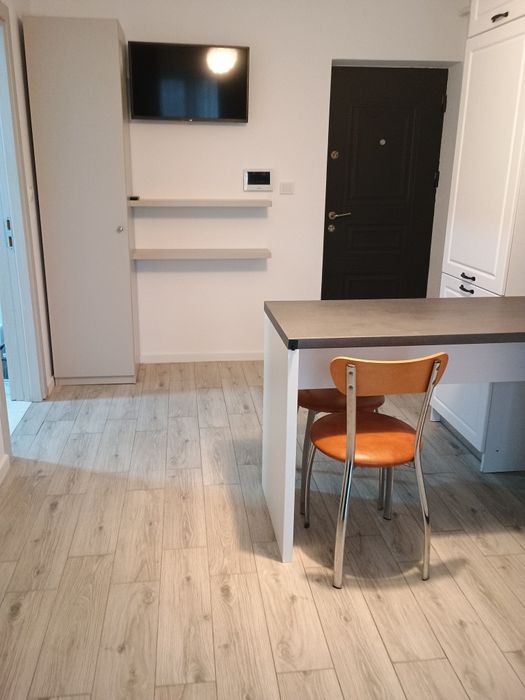 Închiriez garsonieră și spațiu comercial