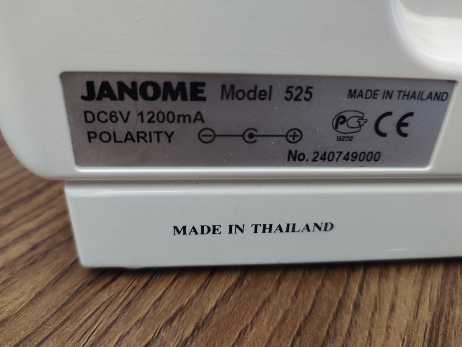 Швейная машина Janome 525