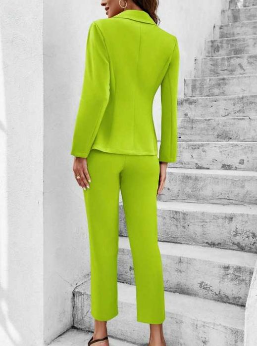 Vînd Costum damă nou Mărimea L