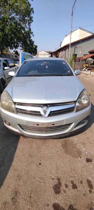 Dezmembrez Opel Astra H GTC 2006 1.6i z16xep