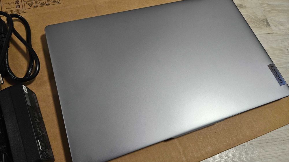 Laptop Lenovo Idea Pad Slim 3/15,6 ”, windows 11 si procesor I5-12450H