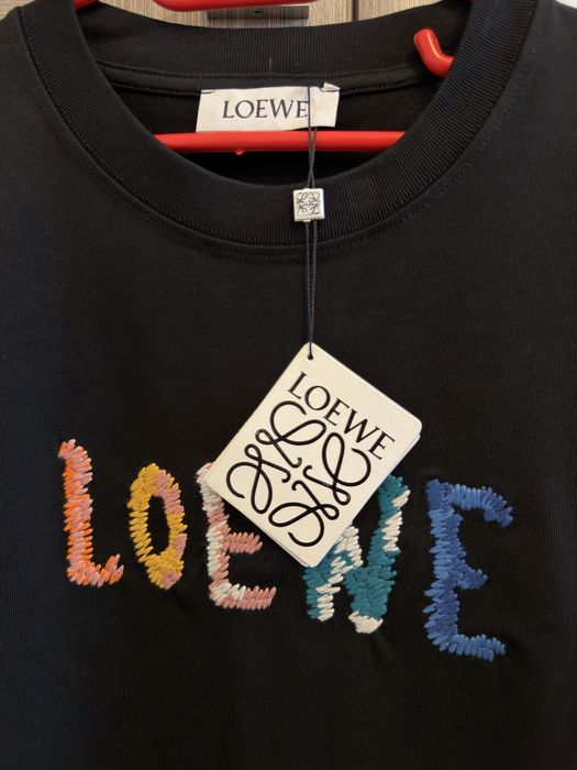 Tricou negru Loewe, masura XL, material din bumbac 100%, logo brodat pe partea din fata