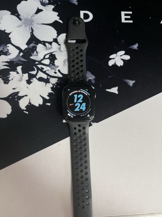 Продам Apple Watch SE Nike