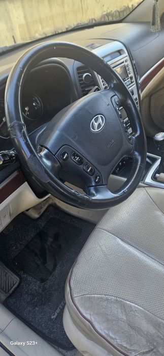 Masina este de vanzare anul 2008 cu toate dotarile clasa de varf