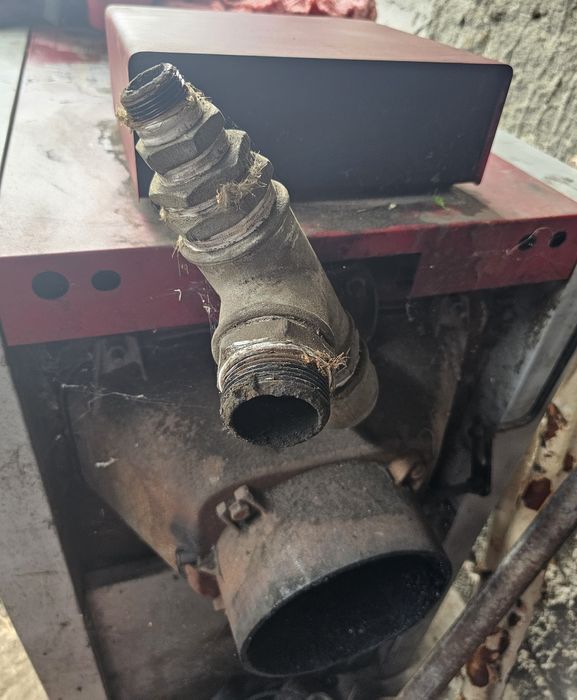 Centrală viadrus 50kw pe lemne! Are un element intermediar fisurat.!