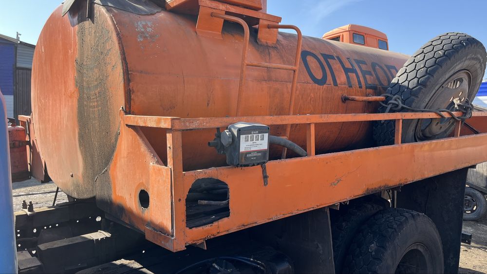 Продам зил заправщик