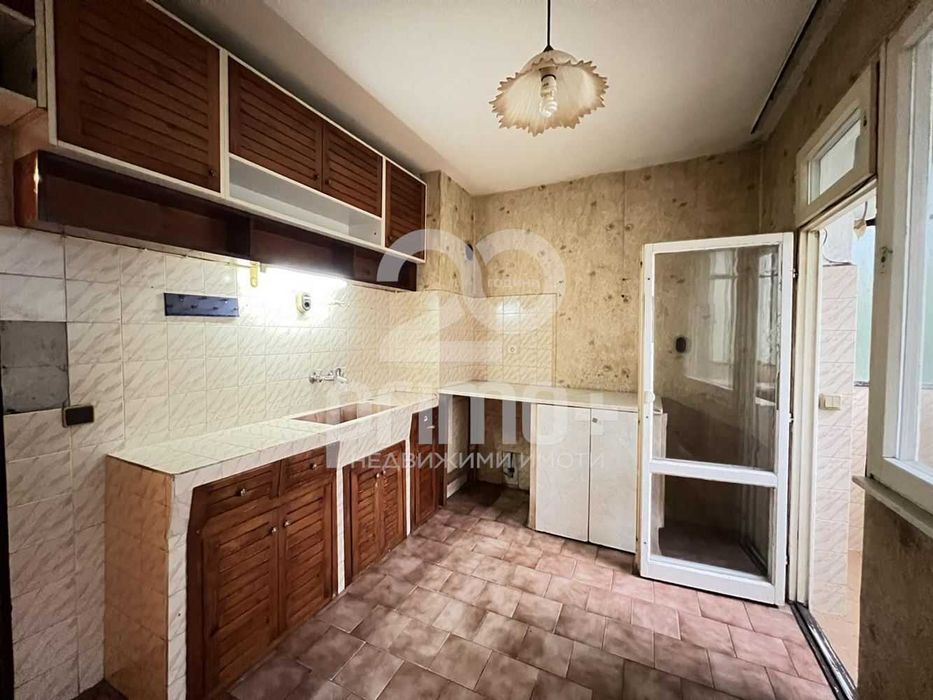Продава се Тристаен апартамент в Велико Търново, Център - 71 кв.м за 1057 €/кв.м - Снимка #2
