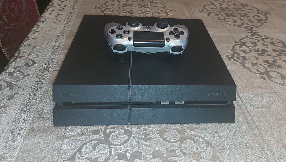 Продается пс4 фатка