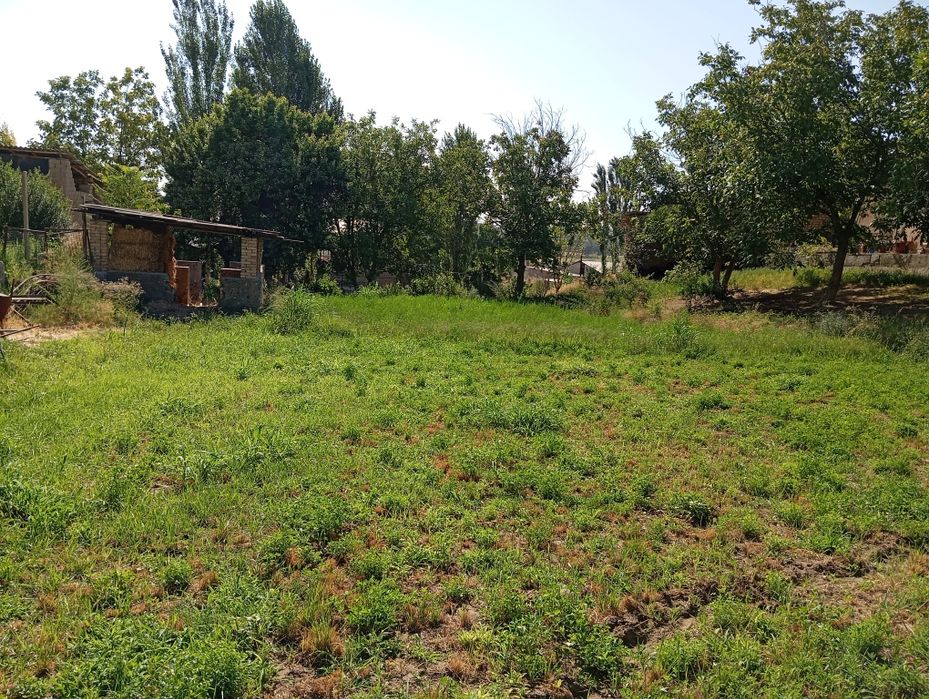 Yer srochna sotiladi 7000 dan