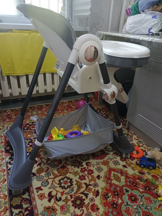 Детская стол для кормление