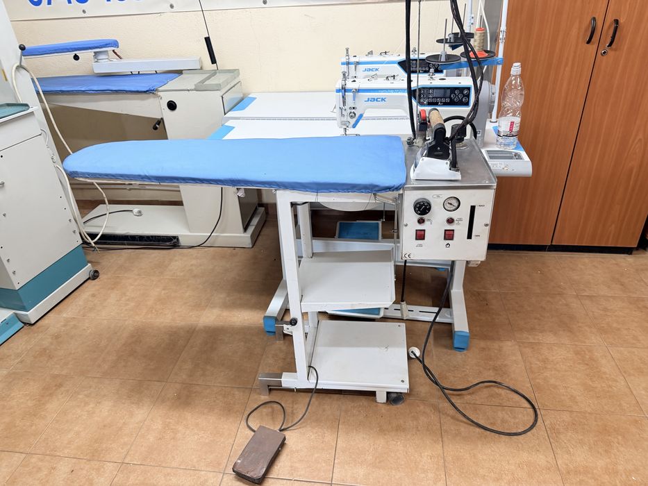 Masa de calcat cu absortie si generator abur de 5 l