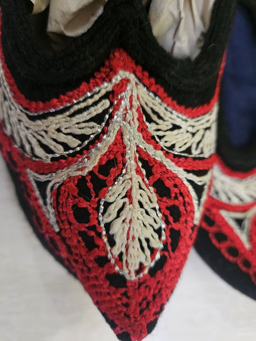 Везани родопски терлици