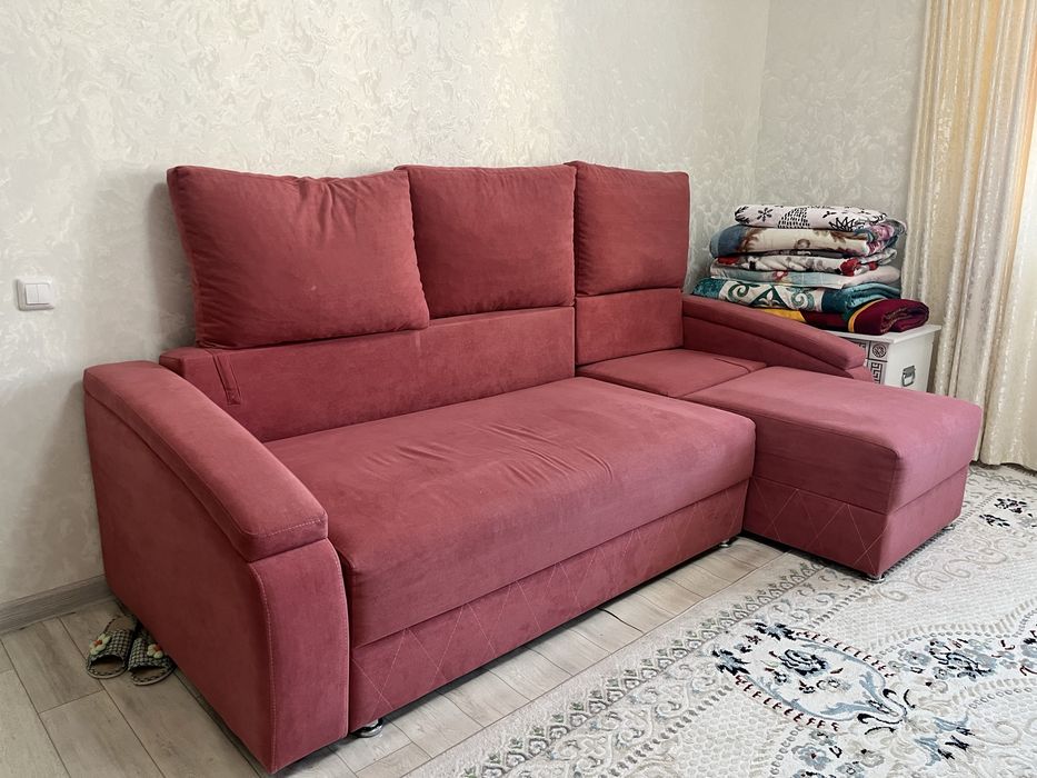 Продам диван  гостиной