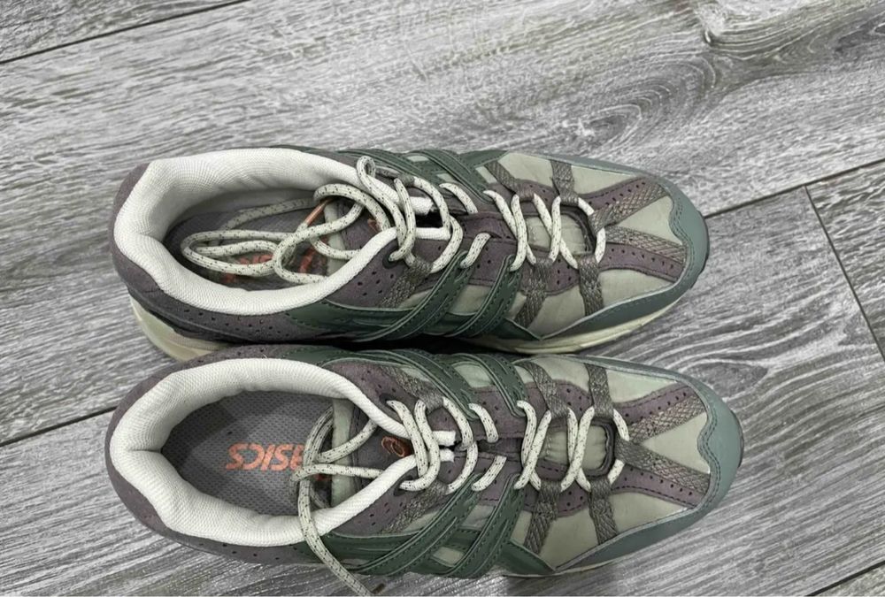 Две пары кроссовок 38 размер