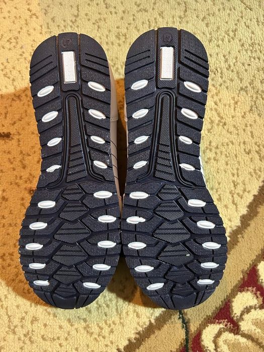 Белые кроссовки 41-42 размер