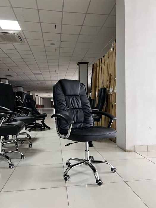 Ofis va oyin  zonalari uchun kreslolar hohlagancha miqdorda.  Кресла