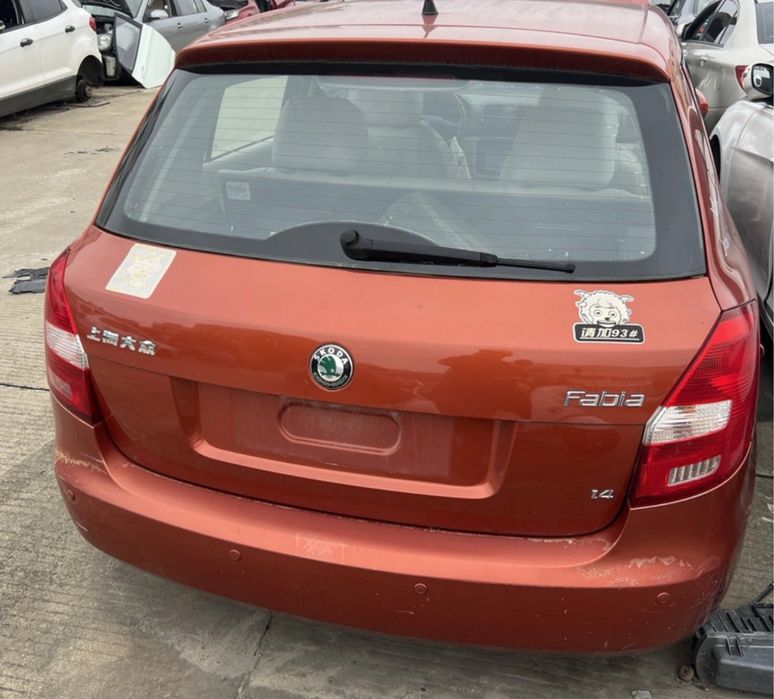 Продам крышку багажника на Skoda Fabia II