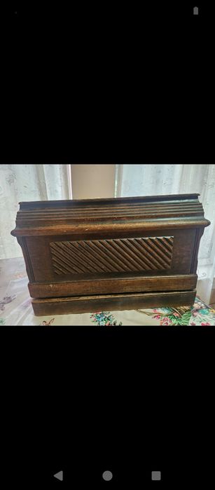 Mașina de cusut manuala antica