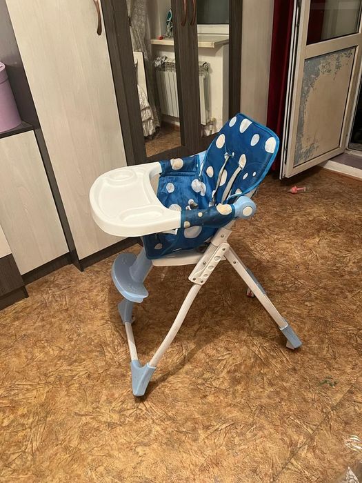 Продам коляску , детский стол для кормления