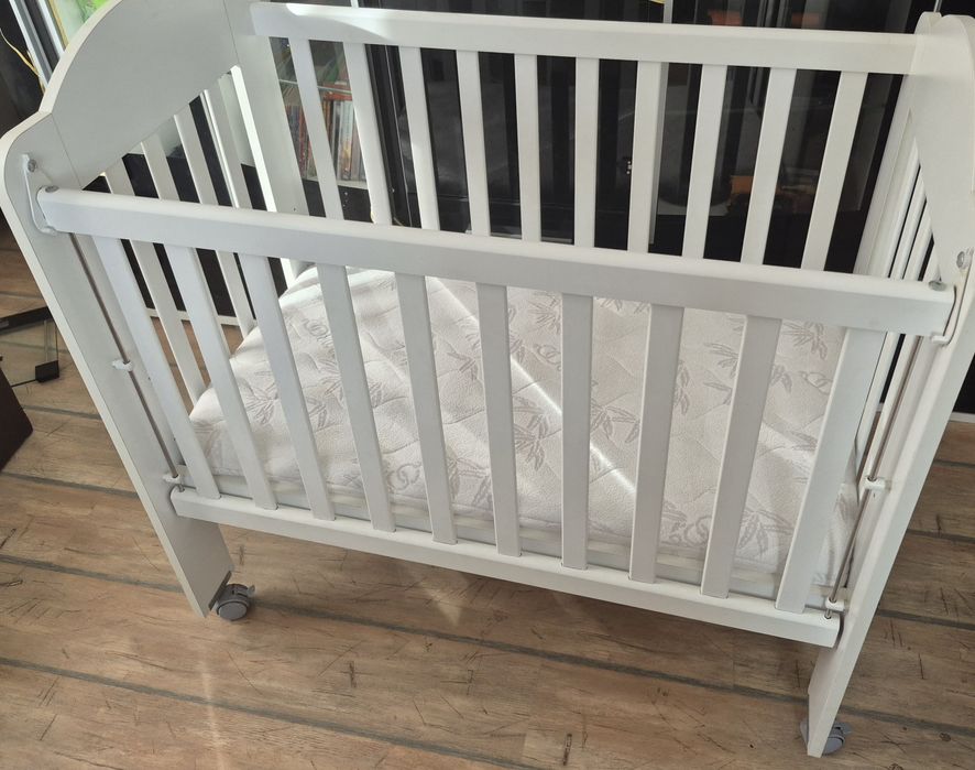 Дървена кошара  с матрак