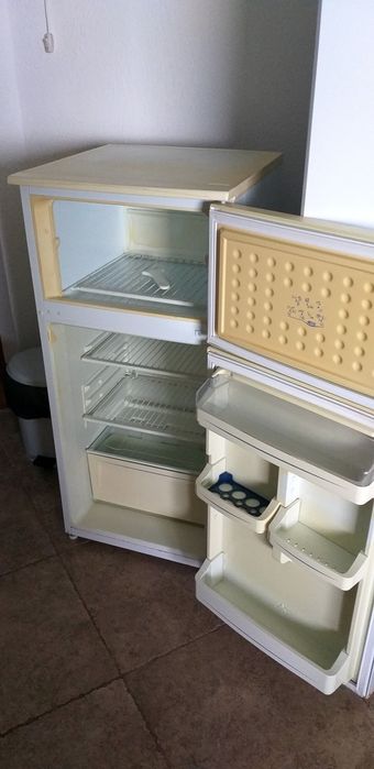 Хладилник с камера