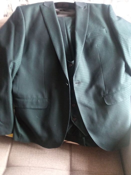 Костюм тройка мужской изумрудного цвета