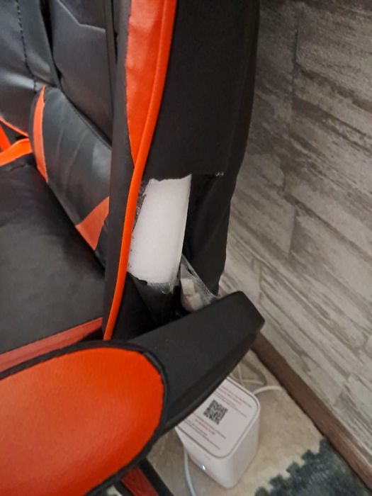 Продаю игровой стул