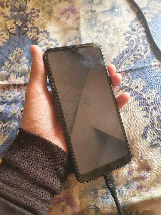 Qirilgan chizilgan joylari yuq