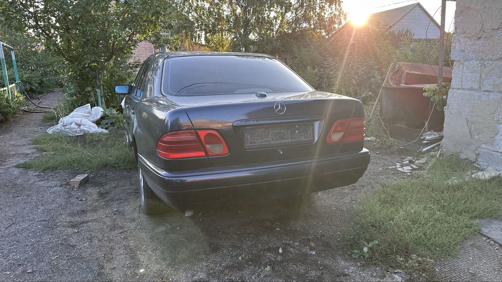 Mercedes Benz w210