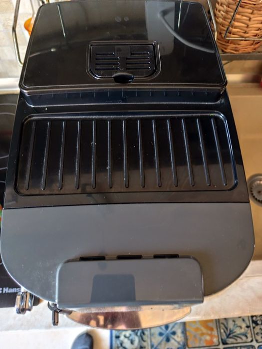 Vind automat cafea DeLonghi Magnifica Start,1000 lei